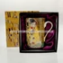 Kép 1/2 - Porcelán bögre Klimt mintával, belül lila díszcsomagolásban 300 ml